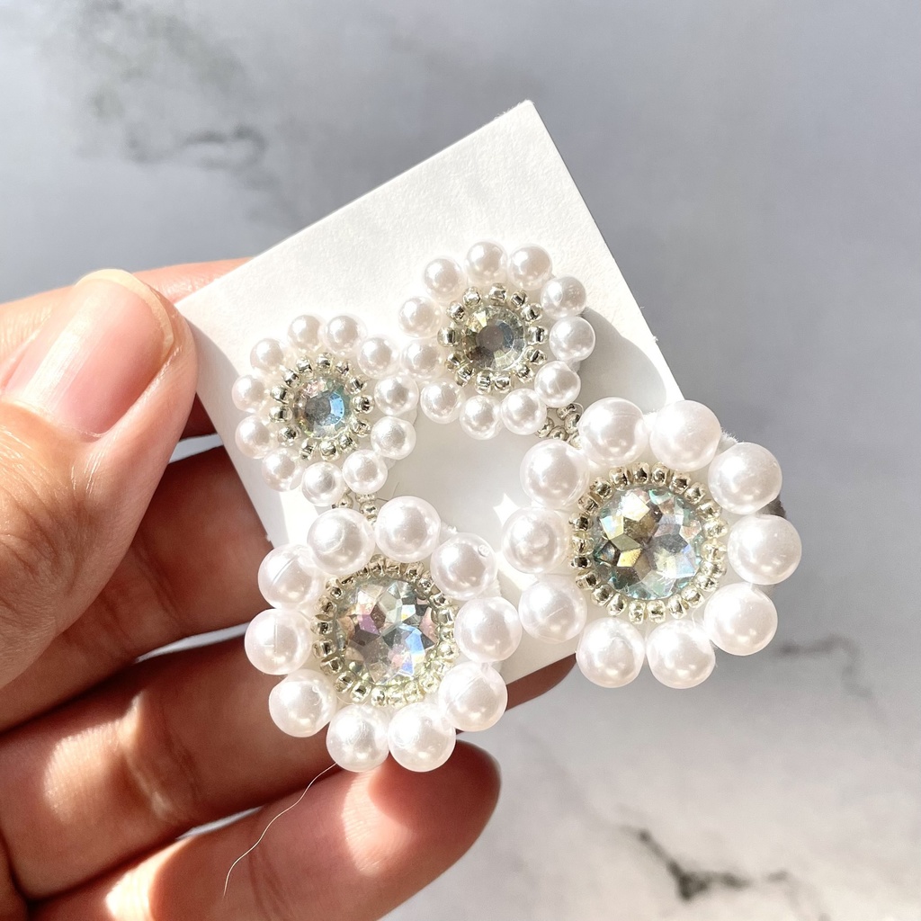 009 匿名配送 ハンドメイド ピアス ビーズ刺繍 お花 シルバー 推し活 推し色