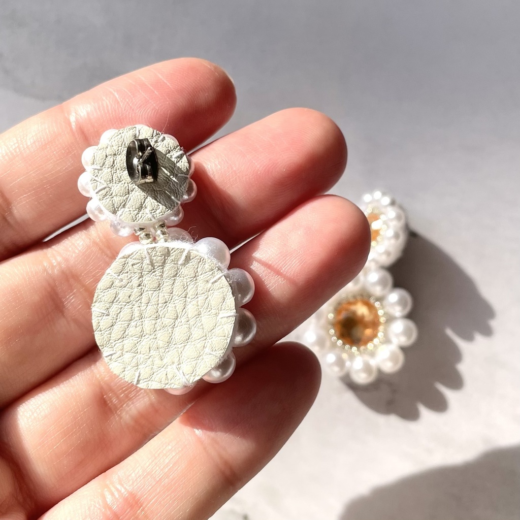 010 匿名配送 ハンドメイド ビーズ刺繍 ピアス お花 オレンジ 推し活 推し色