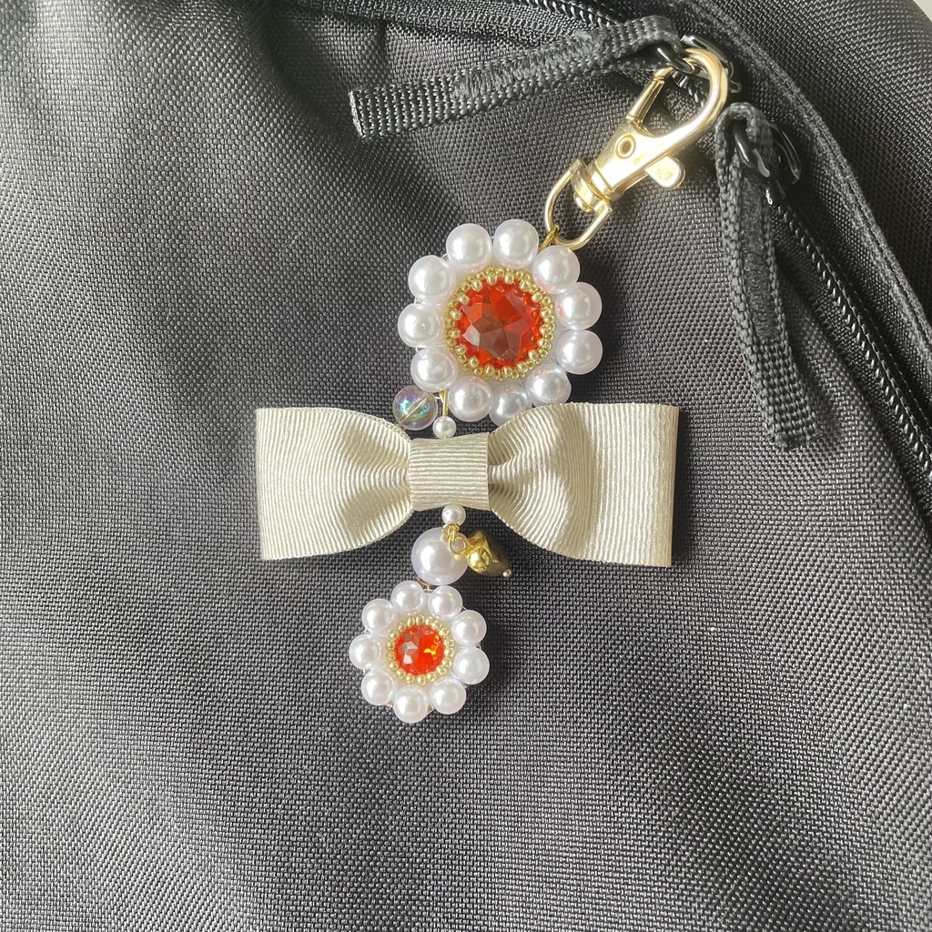 011 匿名配送 ハンドメイド キーホルダー バッグチャーム ビーズ刺繍 推し活 推し色 赤