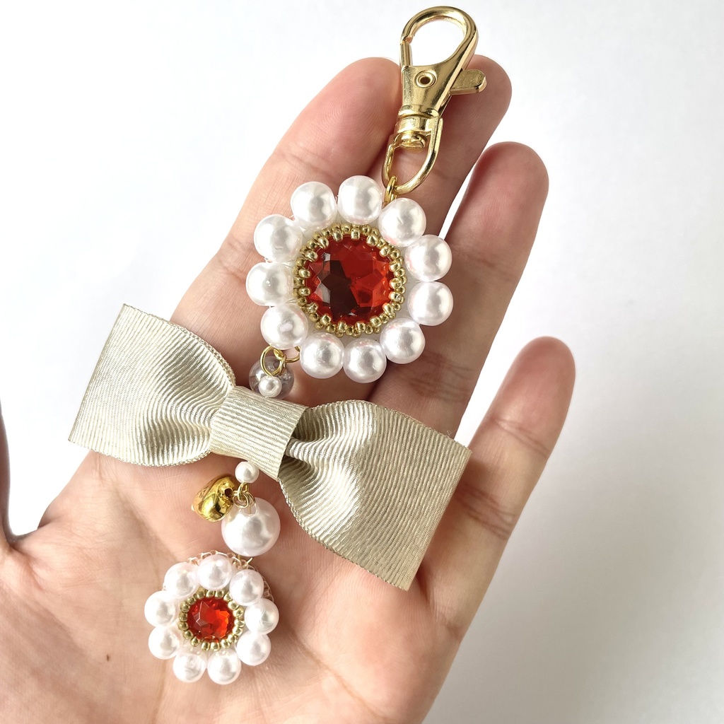 011 匿名配送 ハンドメイド キーホルダー バッグチャーム ビーズ刺繍 推し活 推し色 赤