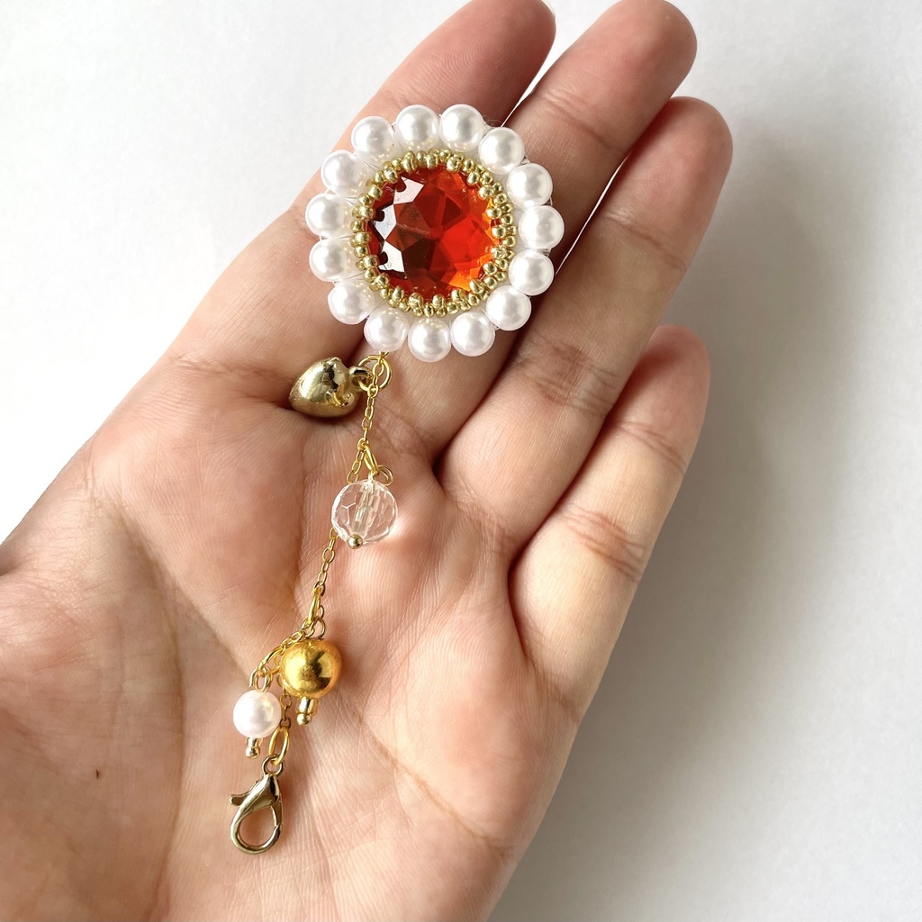 016 匿名配送 ハンドメイド ビーズ刺繍 ブローチ コサージュ バッチ 推し活 推し色 赤