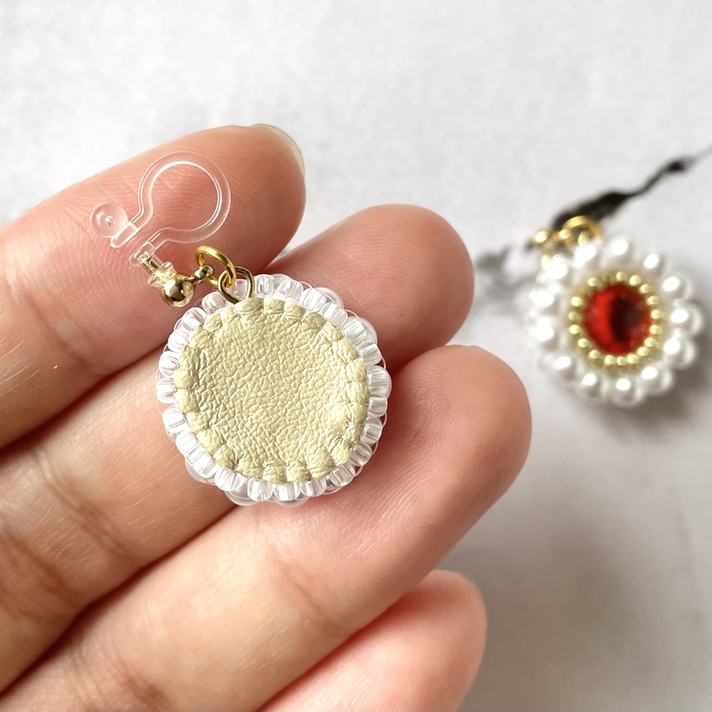 022 匿名配送 ハンドメイド ビーズ刺繍 ノンホールピアス 推し活 推し色 赤