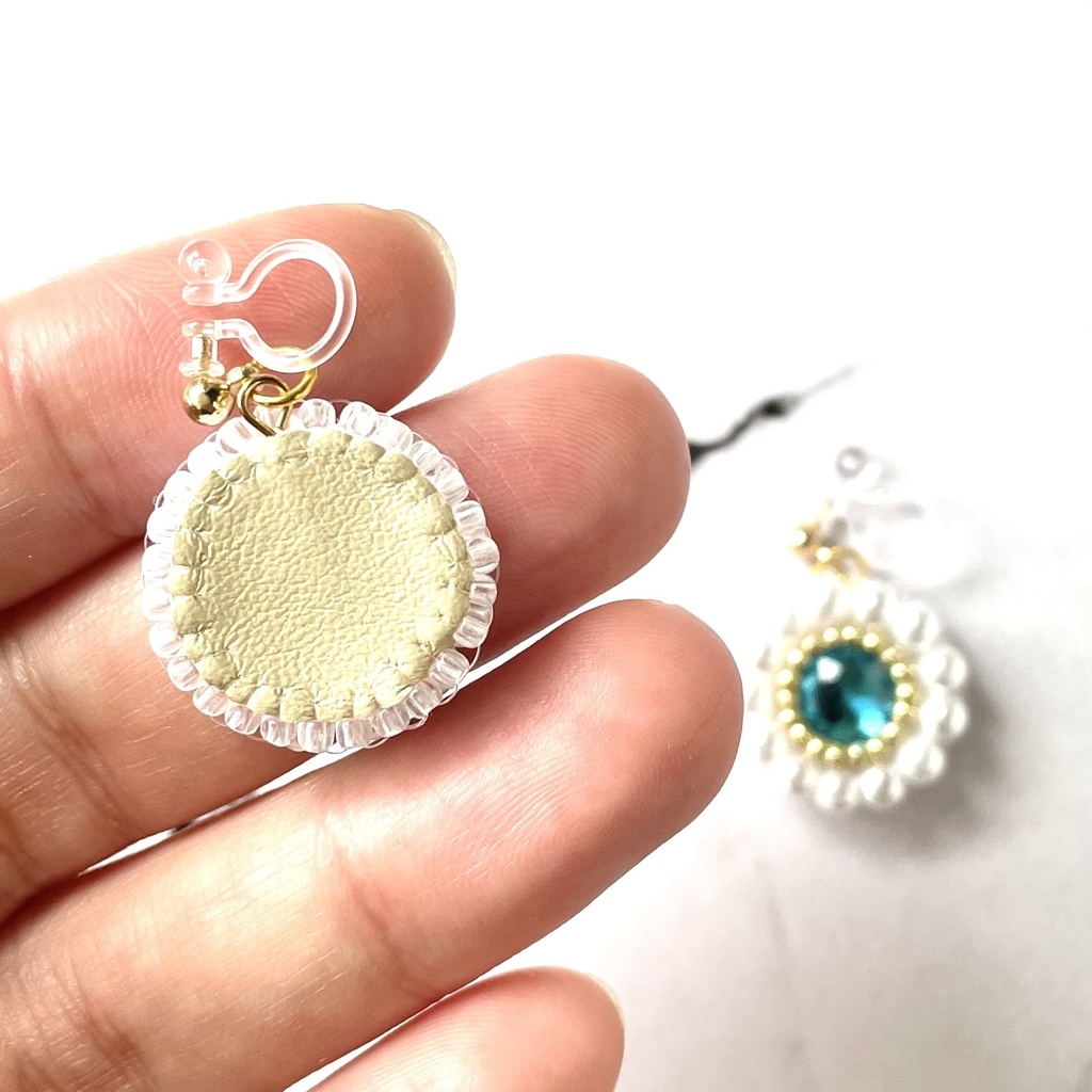 023 匿名配送 ハンドメイド ビーズ刺繍 ノンホールピアス 推し活 推し色 青 水色