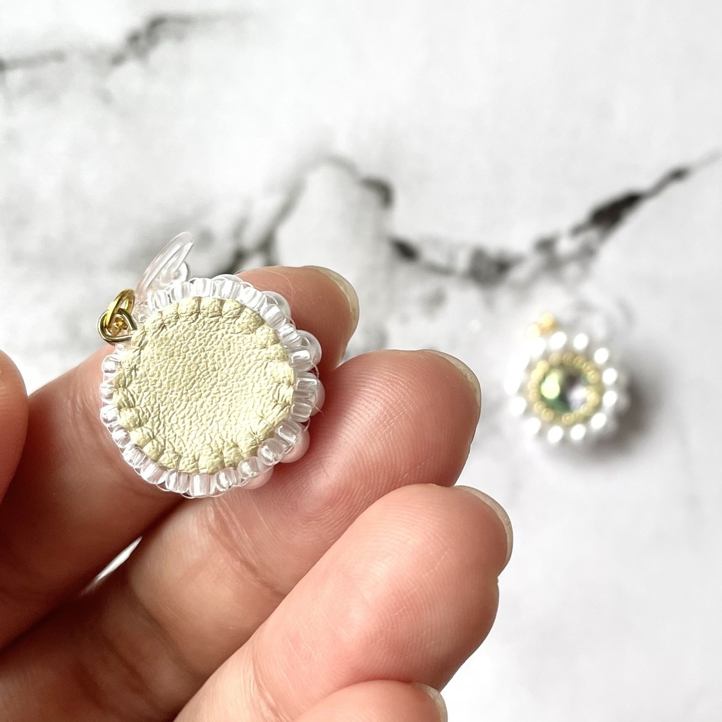 025 匿名配送 ハンドメイド ビーズ刺繍 ノンホールピアス 推し活 推し色 シルバー グレー