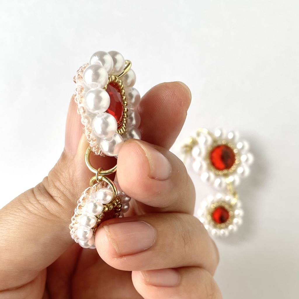 028 匿名配送 ハンドメイド ピアス ビーズ刺繍 推し活 推し色 赤