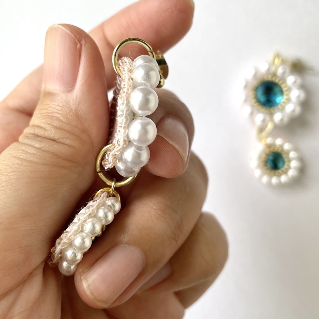 029 匿名配送 ハンドメイド ビーズ刺繍 ピアス 推し活 推し色 青 水色