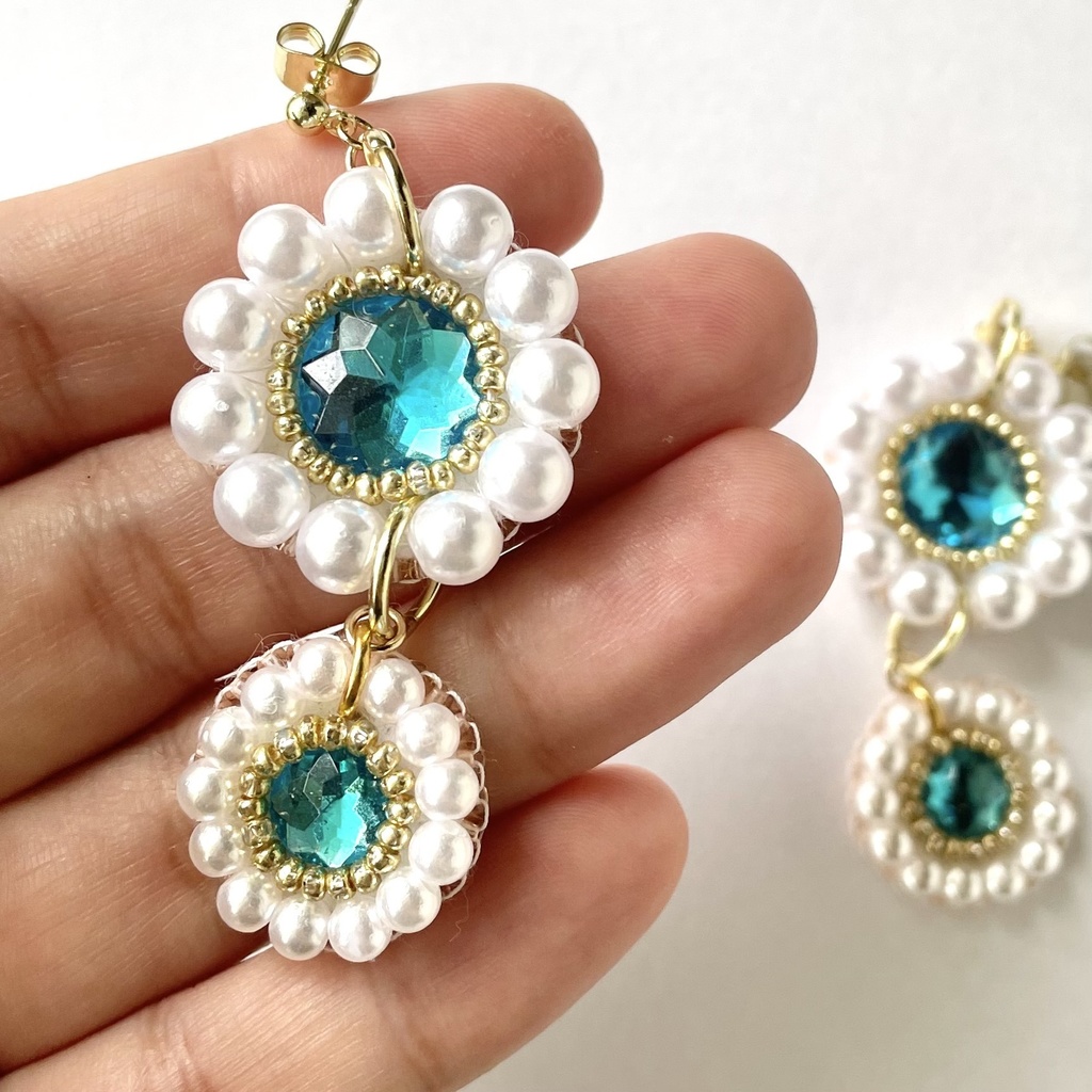 029 匿名配送 ハンドメイド ビーズ刺繍 ピアス 推し活 推し色 青 水色