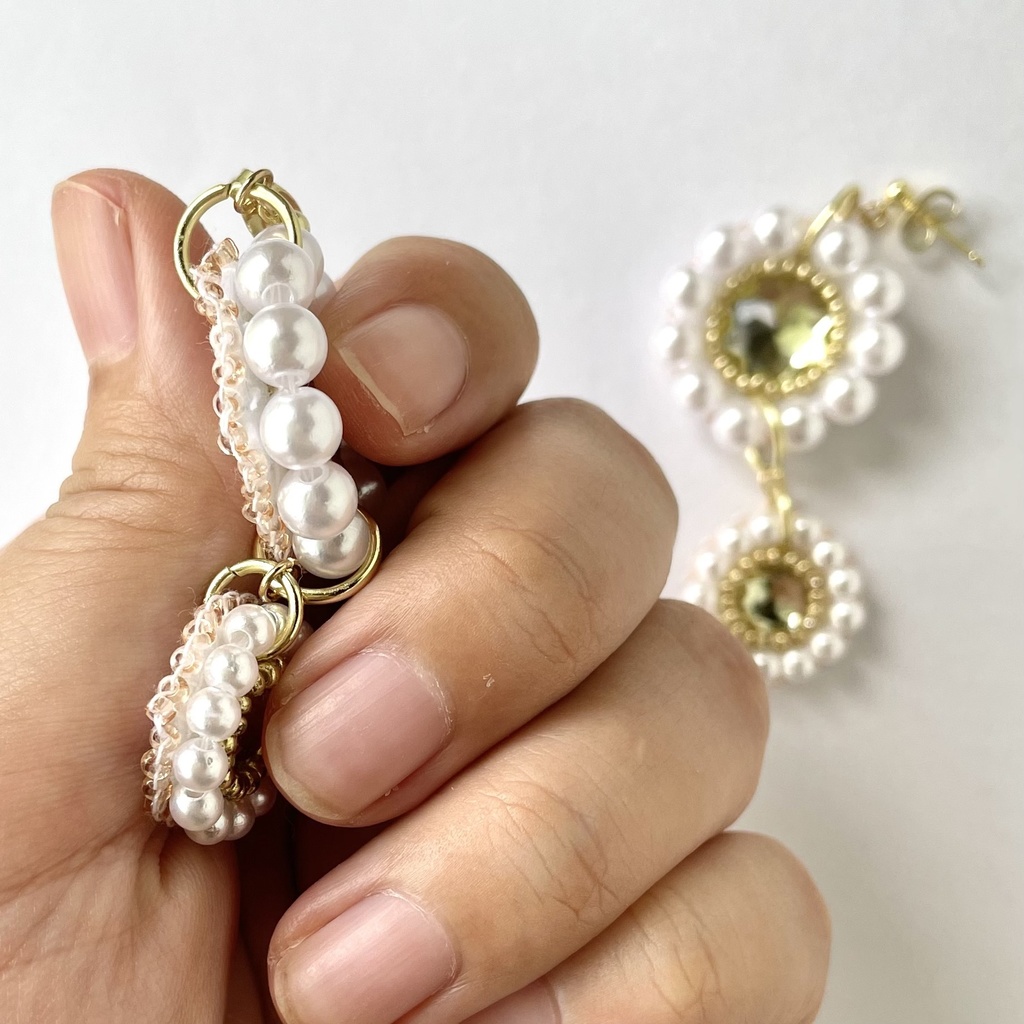 030 匿名配送 ハンドメイド ビーズ刺繍 ピアス 推し活 推し色 黄色