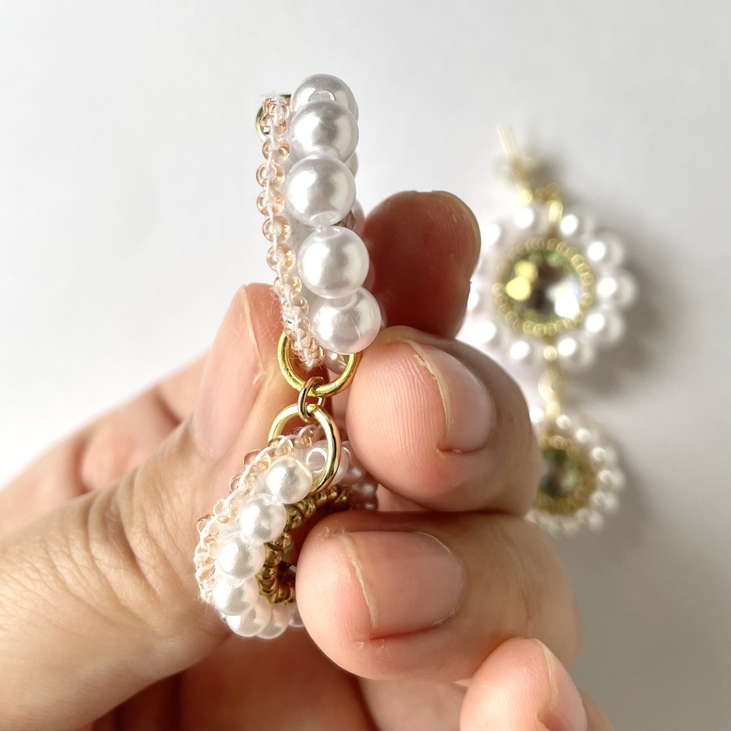 031 匿名配送 ハンドメイド ビーズ刺繍 ピアス 推し活 推し色 シルバー グレー