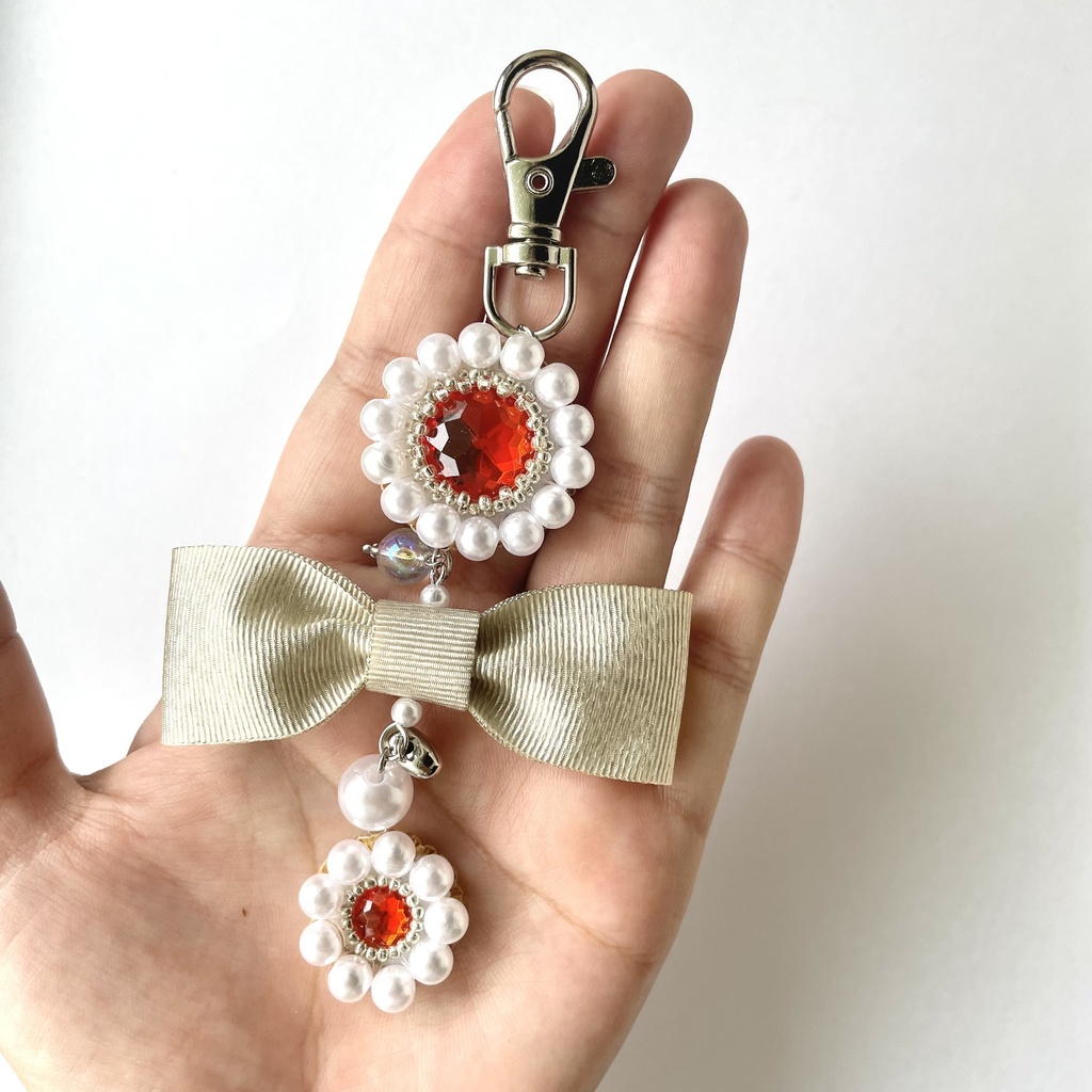 034 匿名配送 ハンドメイド ビーズ刺繍 キーホルダー バッグチャーム 推し活 推し色 赤