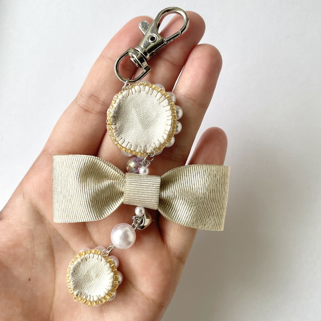 034 匿名配送 ハンドメイド ビーズ刺繍 キーホルダー バッグチャーム 推し活 推し色 赤