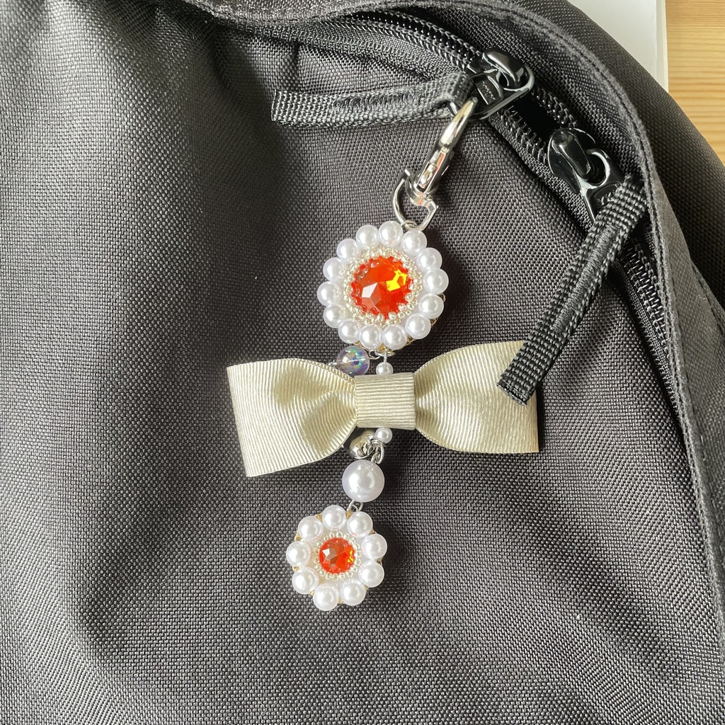 034 匿名配送 ハンドメイド ビーズ刺繍 キーホルダー バッグチャーム 推し活 推し色 赤