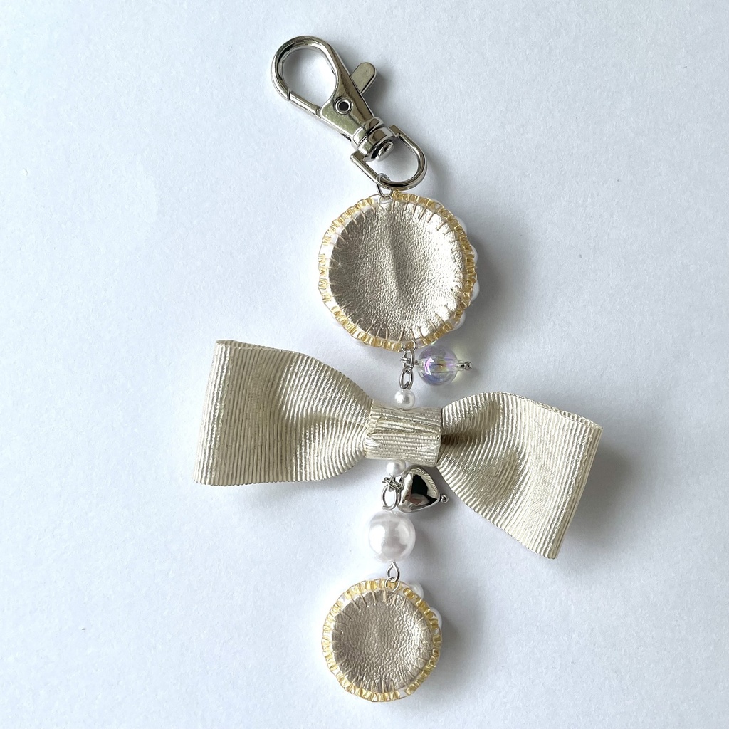 039 匿名配送 ハンドメイド ビーズ刺繍 キーホルダー バッグチャーム 推し活 推し色 紫