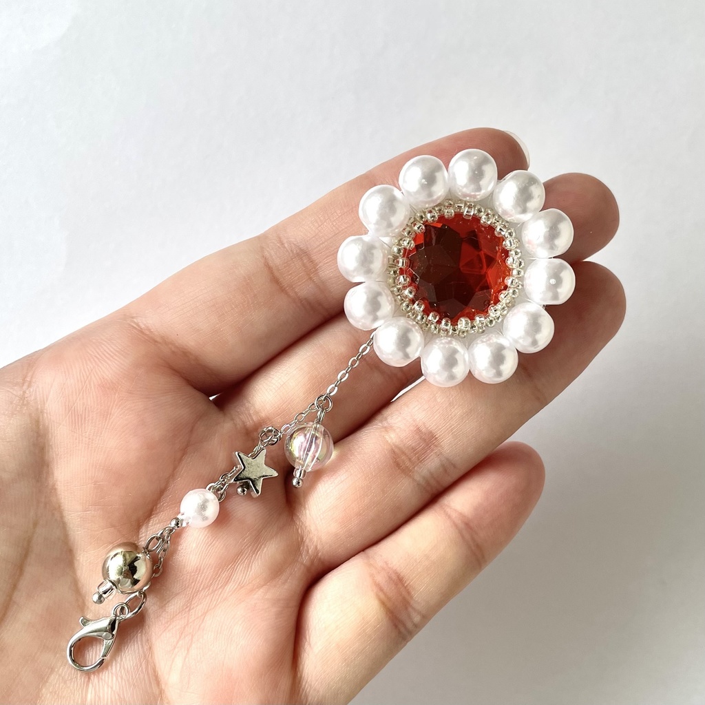 040 匿名配送 ハンドメイド ビーズ刺繍 ブローチ コサージュ 推し活 推し色 赤