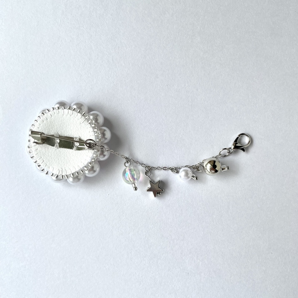 040 匿名配送 ハンドメイド ビーズ刺繍 ブローチ コサージュ 推し活 推し色 赤