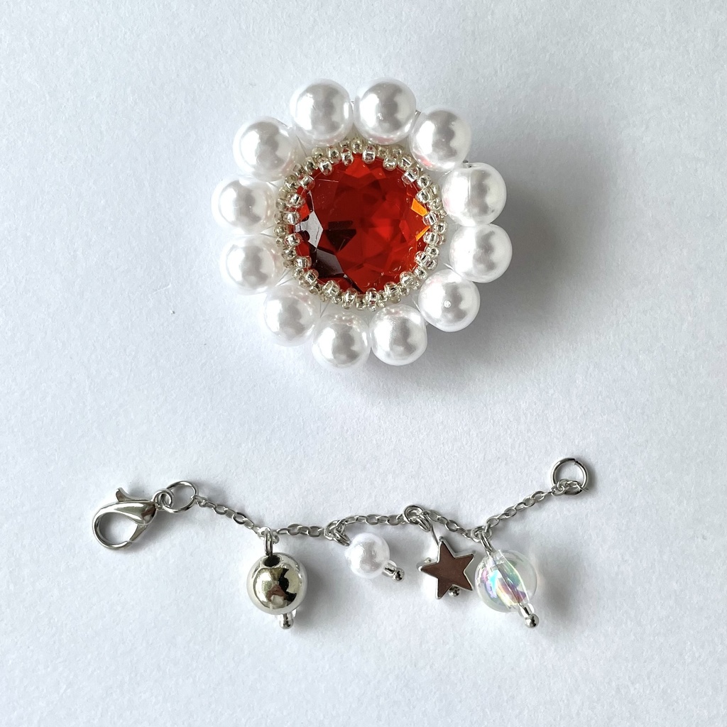 040 匿名配送 ハンドメイド ビーズ刺繍 ブローチ コサージュ 推し活 推し色 赤