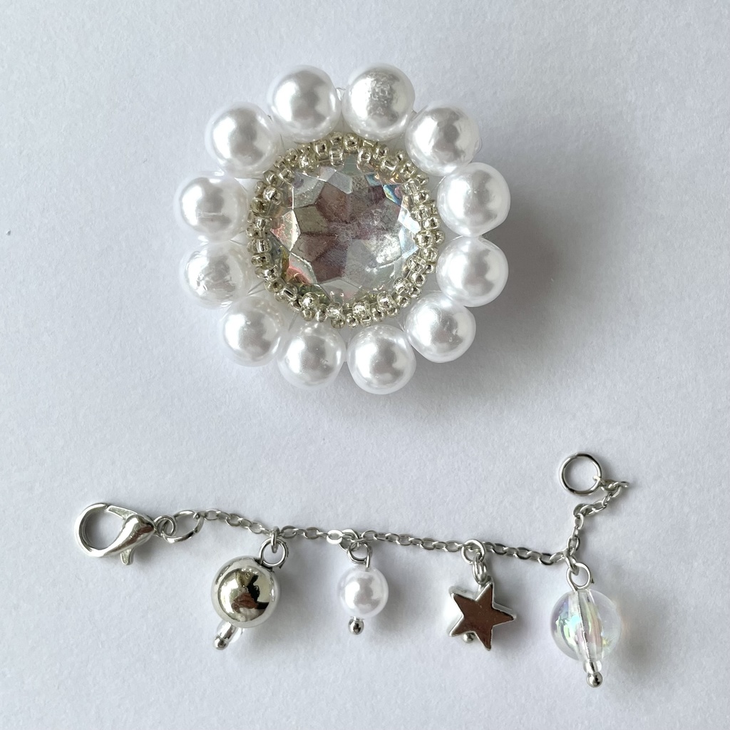 043 匿名配送 ハンドメイド ビーズ刺繍 ブローチ コサージュ 推し活 推し色 グレー