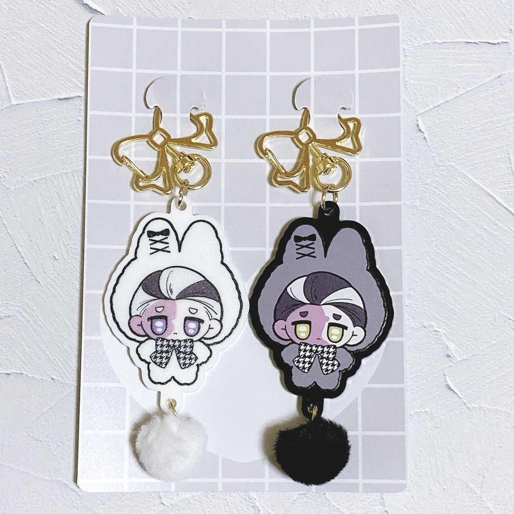 しっぽチャーム付きペアアクリルキーホルダー