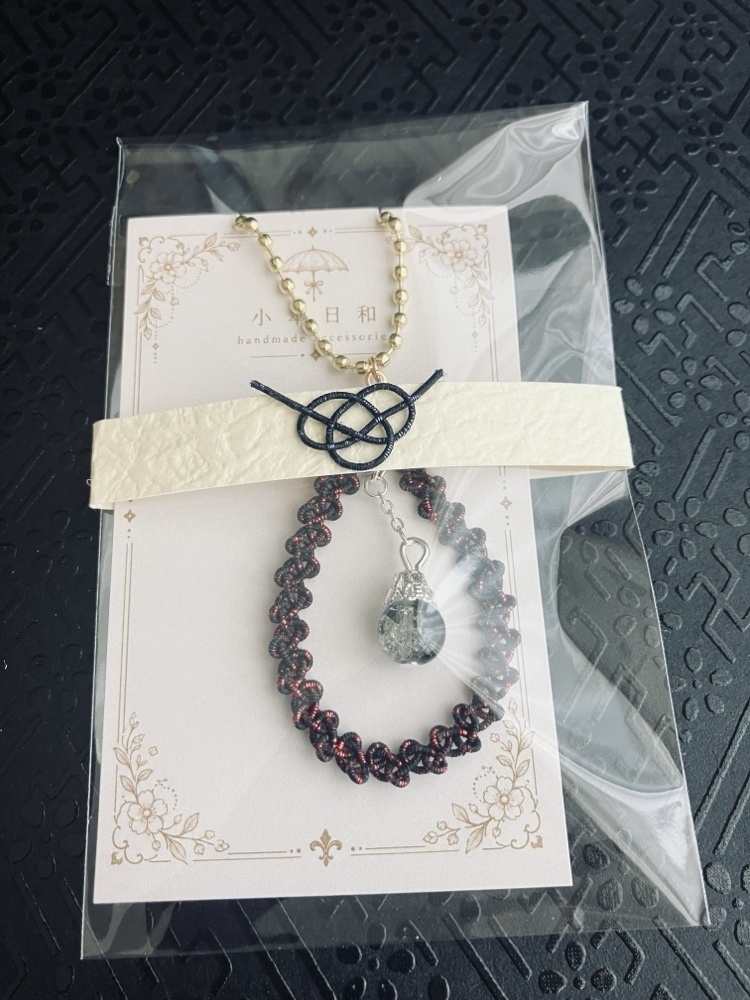 推し色を持ち歩く|水引の雫キーホルダー〈黒×赤〉