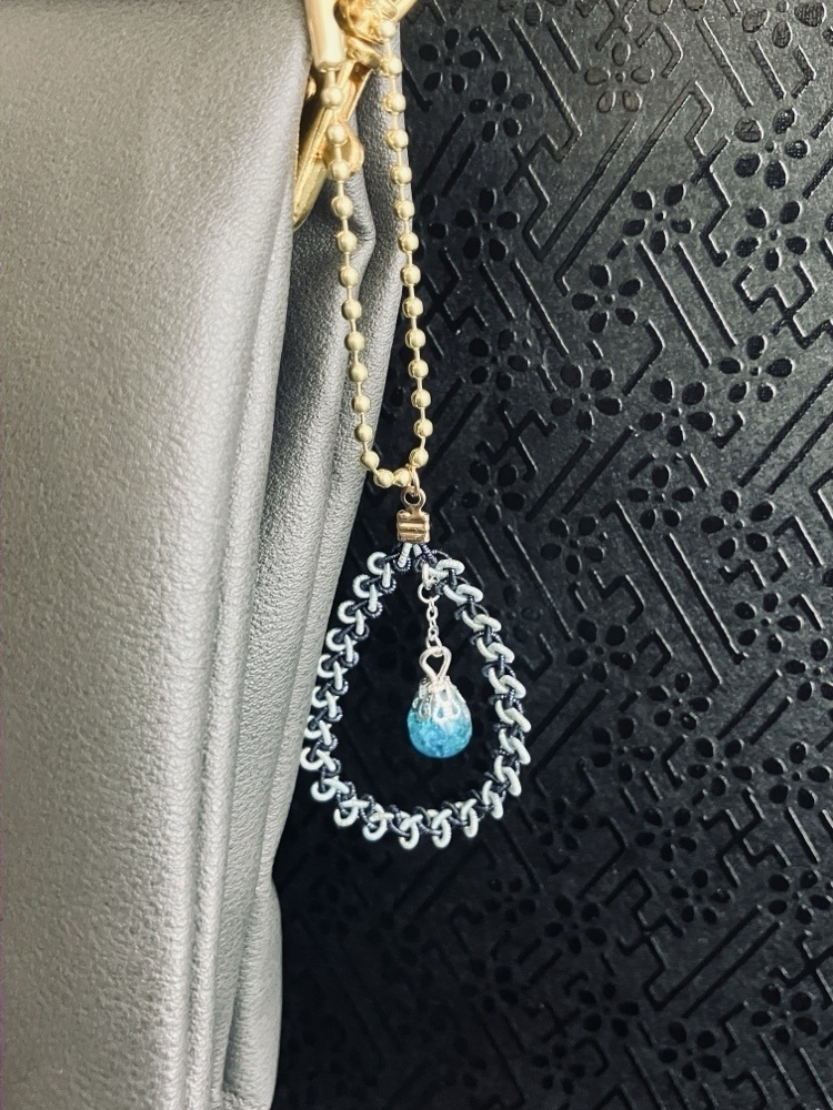 推し色を持ち歩く|水引の雫キーホルダー〈紺青×水色〉