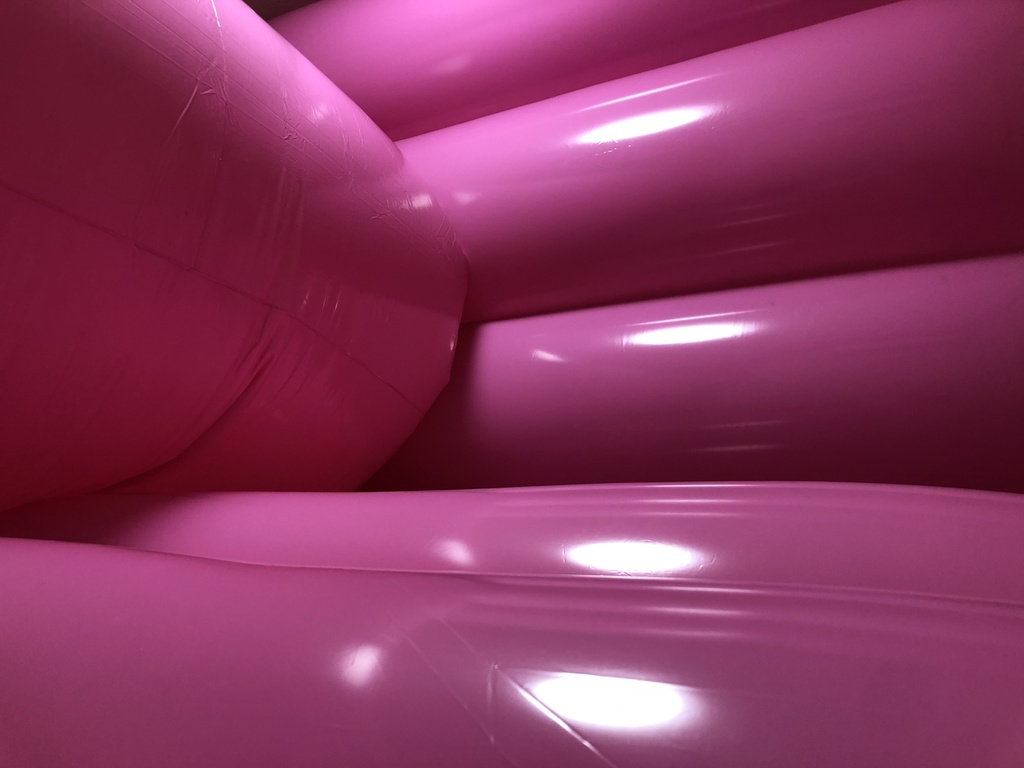 ピンクの大きなエアーマット