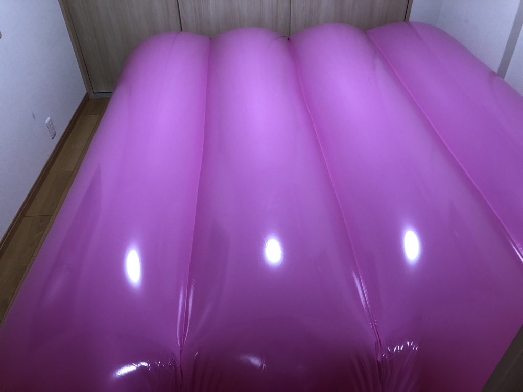 ピンクの大きなエアーマット