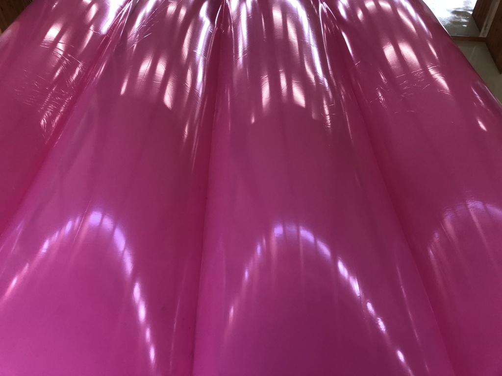 ピンクの大きなエアーマット