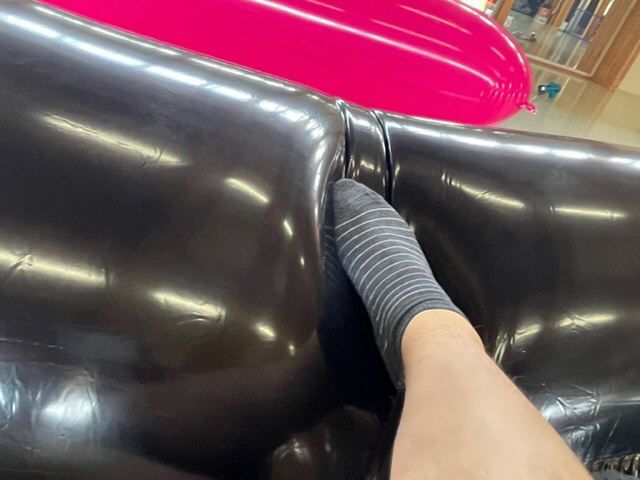 黒色の大きなエアーマット