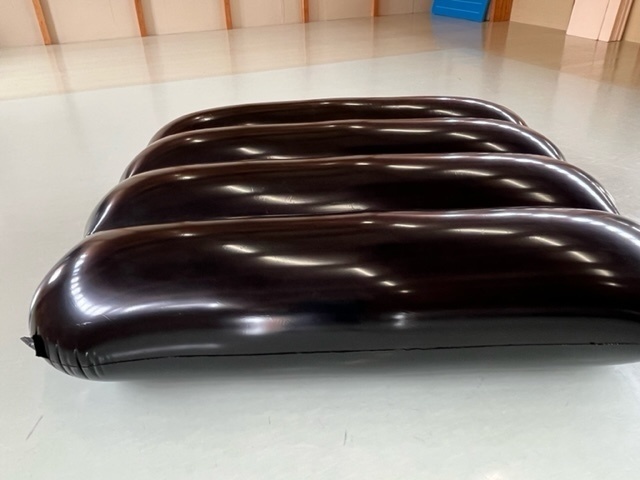 黒色の大きなエアーマット