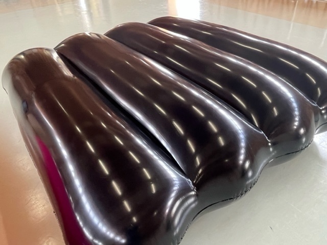 黒色の大きなエアーマット