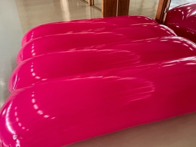 ピンクの大きなエアーマット