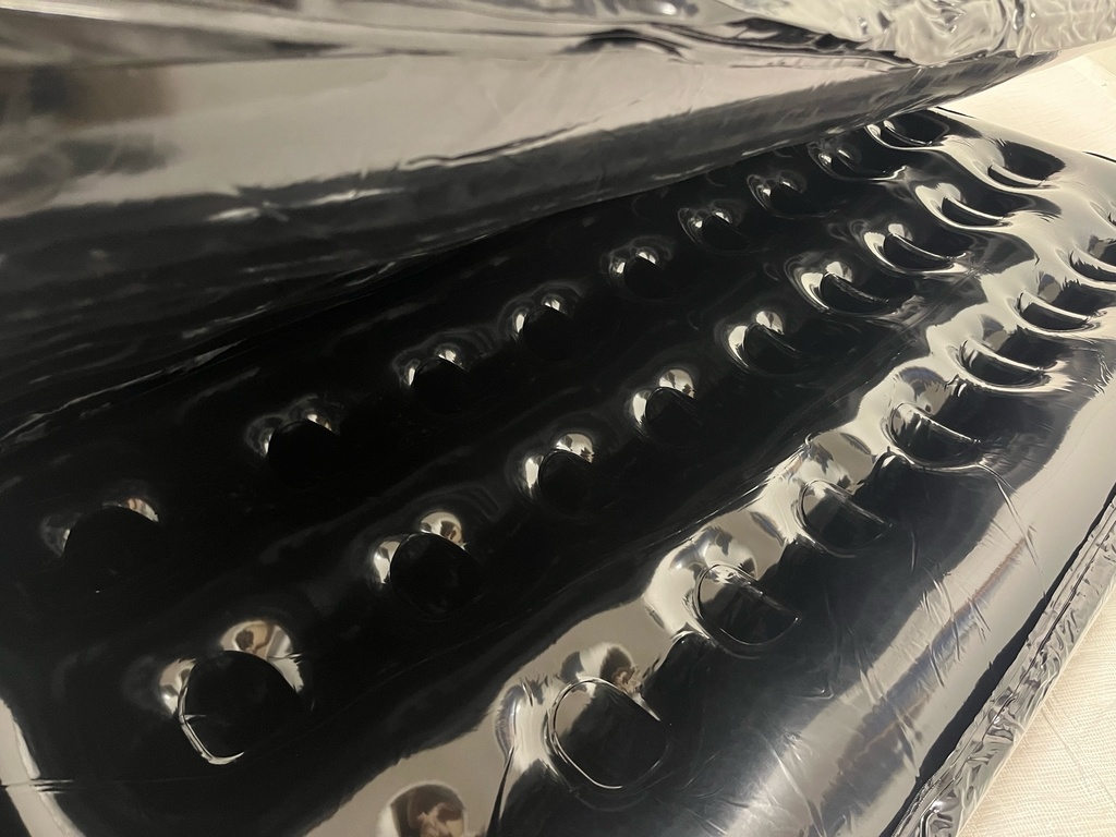 【ブラック】人食いボンデージ・エアソファー