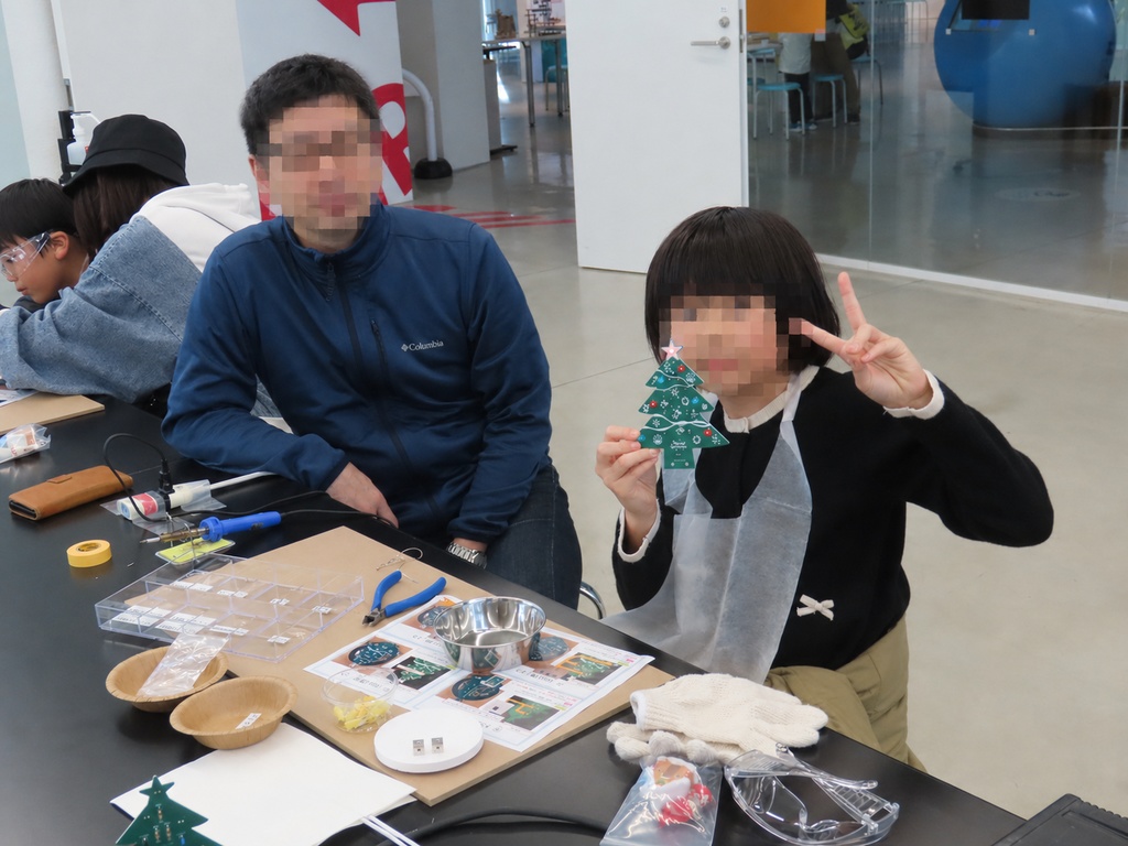 はんだ付けで作る 光るクリスマスツリー(電子工作キット)