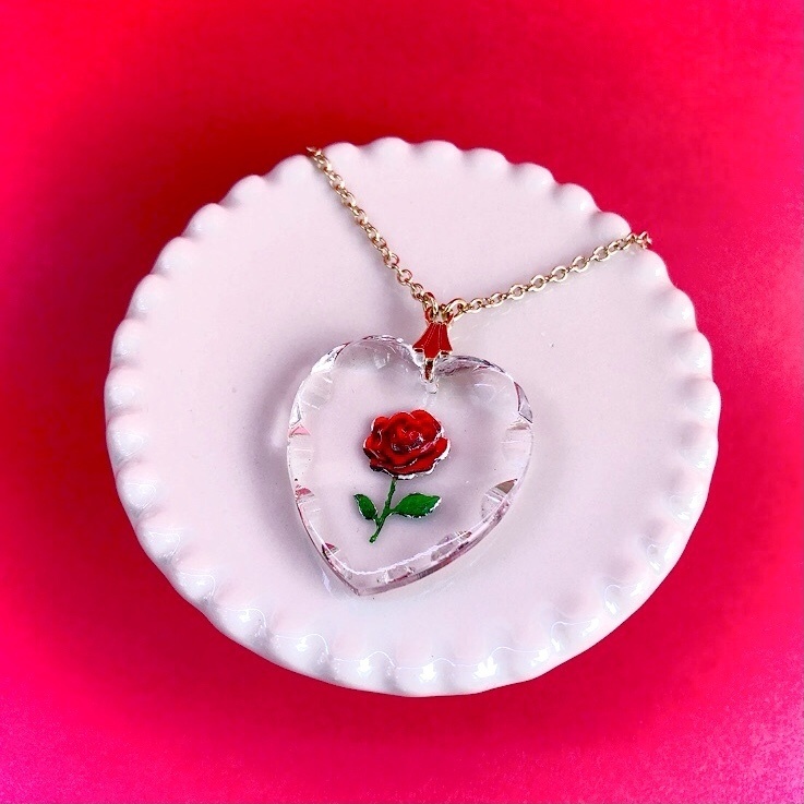 薔薇のガラスのななめがけ