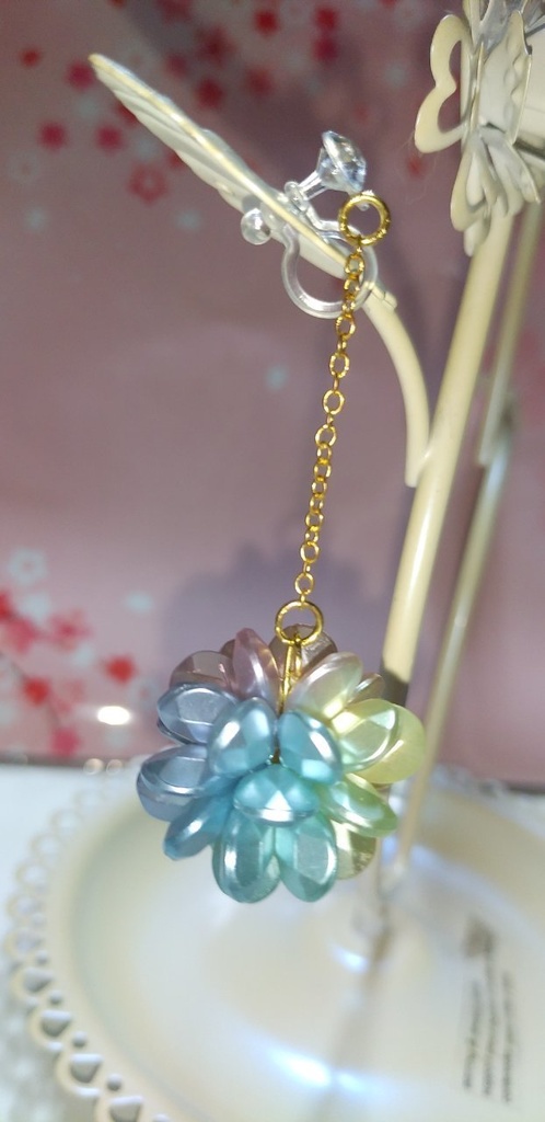 六つ子イメージふんわりフラワーイヤリング/ピアス