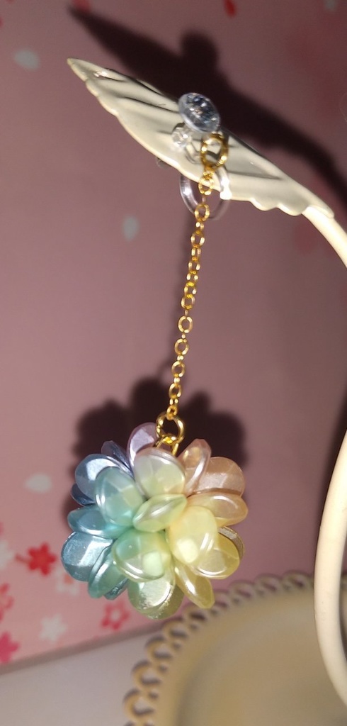 六つ子イメージふんわりフラワーイヤリング/ピアス