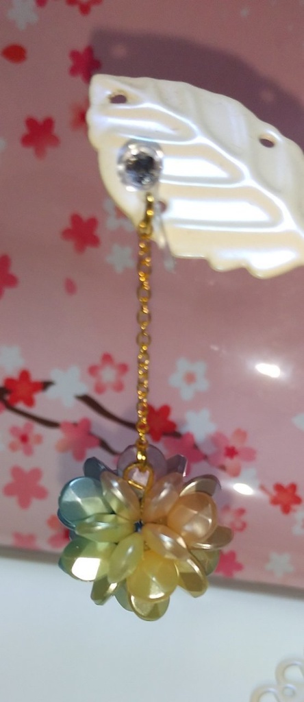 六つ子イメージふんわりフラワーイヤリング/ピアス