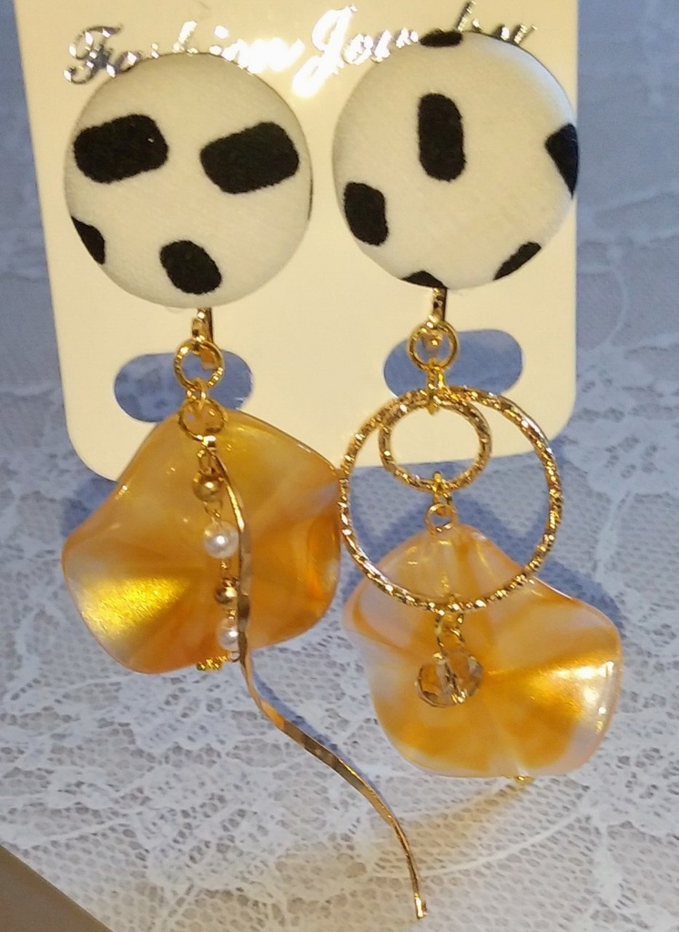 七虎イメージアクセ:モノトーンカボションイヤリング/ピアス