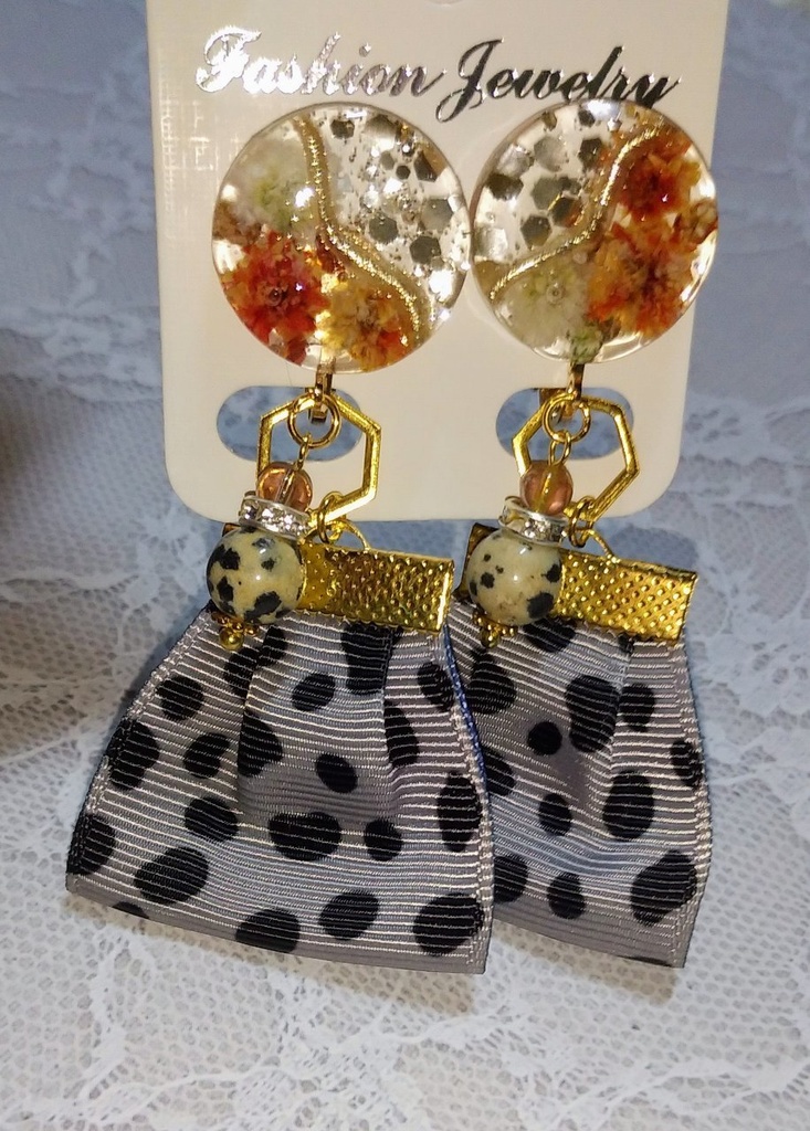 七虎イメージアクセ:オレンジかすみ草/イヤリング