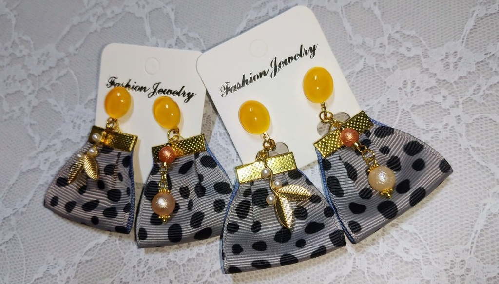 七虎イメージアクセ：UVカボションイヤリング/ピアス