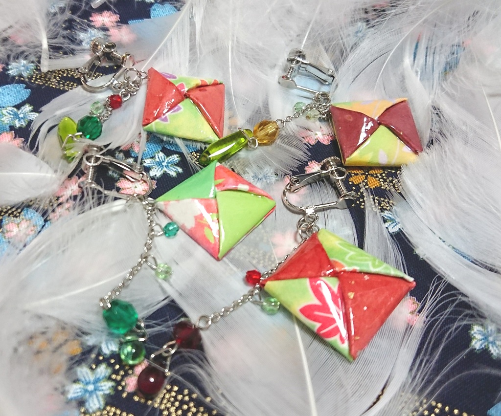 【レジン和紙イヤリング】赤緑タイプ