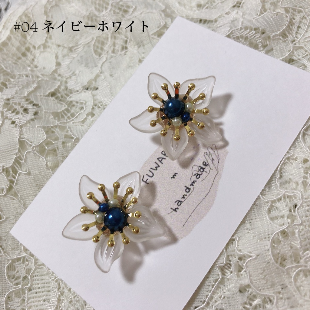 磨りガラス風フラワーピアス