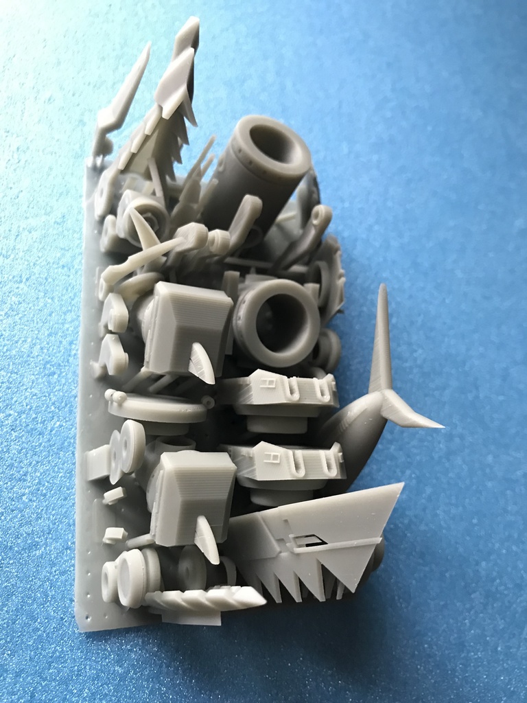 1/7scale アズールレーン アドミラル・ヒッパー ちゃんの 「艤装(ギソウ)ちゃん1尾」の出力レジンキット