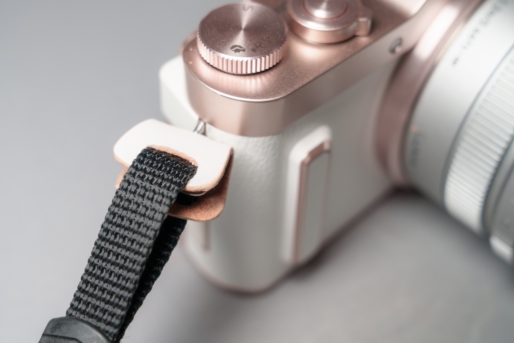 白い革製リングガード