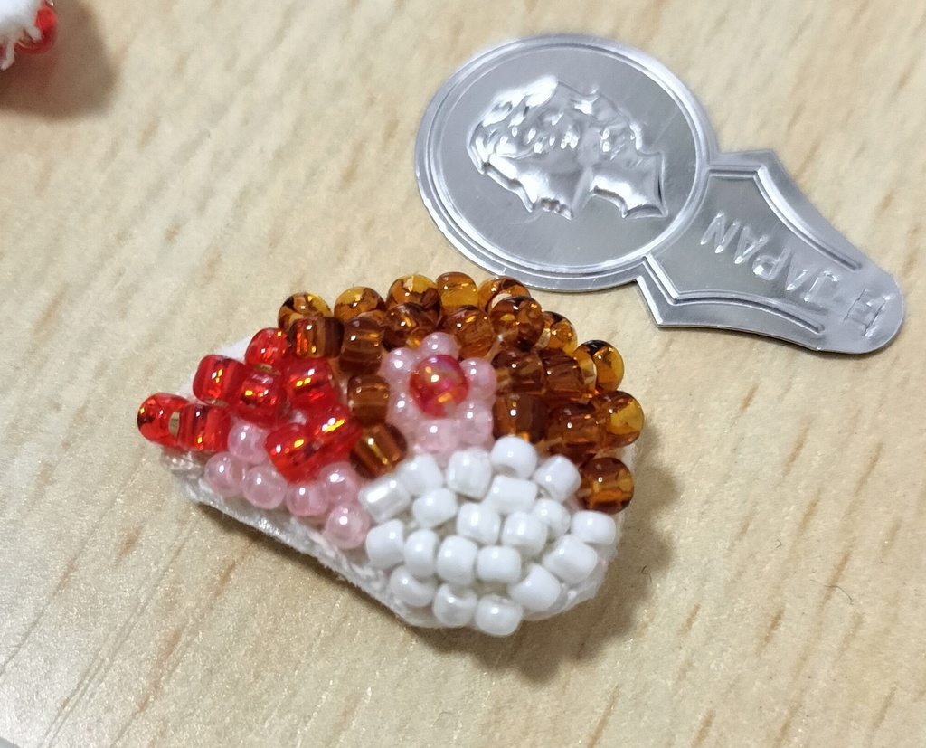 文鳥の手作りビーズバッジ