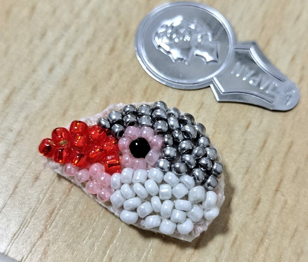 文鳥の手作りビーズバッジ