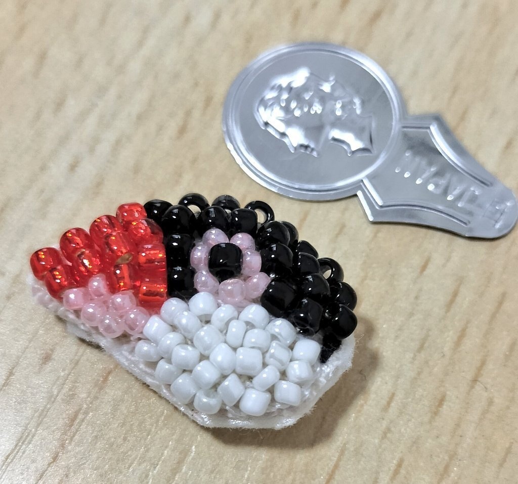 文鳥の手作りビーズバッジ