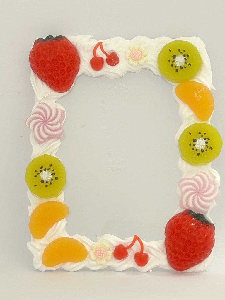 白のフルーツホイップデコケース