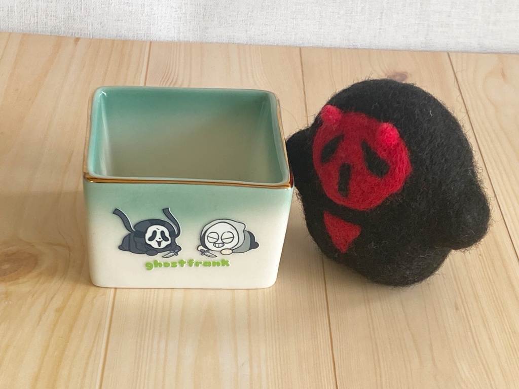 ゴス&フラの小物入れ