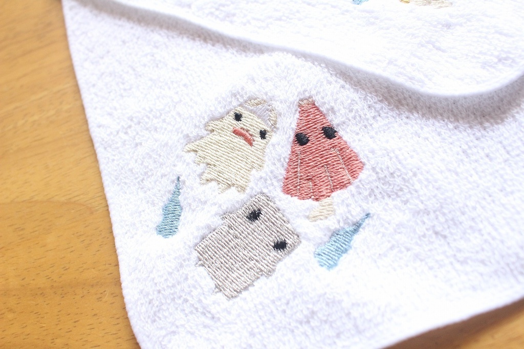 ポケットに妖怪|刺しゅうハンカチ